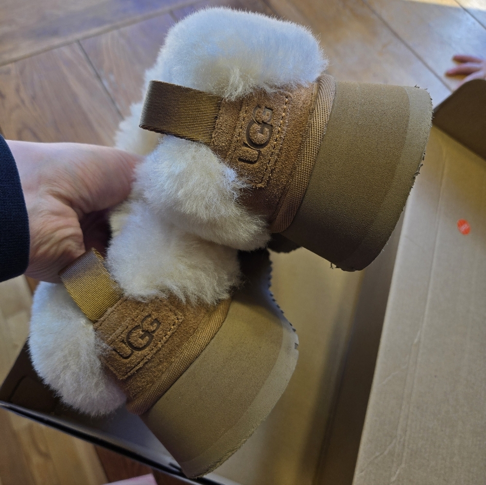 UGG Tazzelle Sheepskin Slippers - Picture 5 of 8